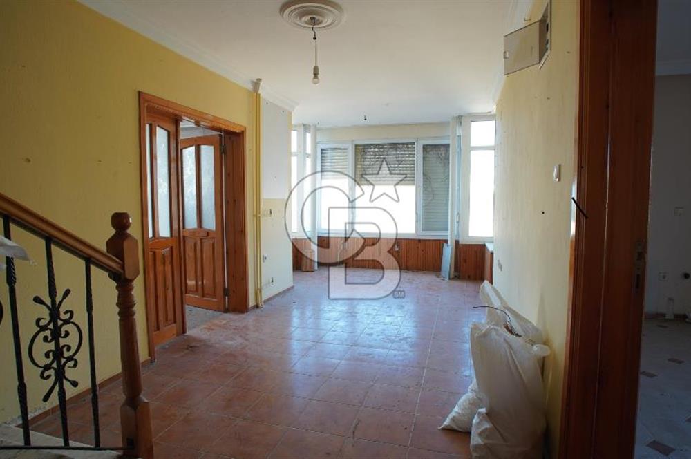 Güzelbahçe’de kiralık tripleks villa