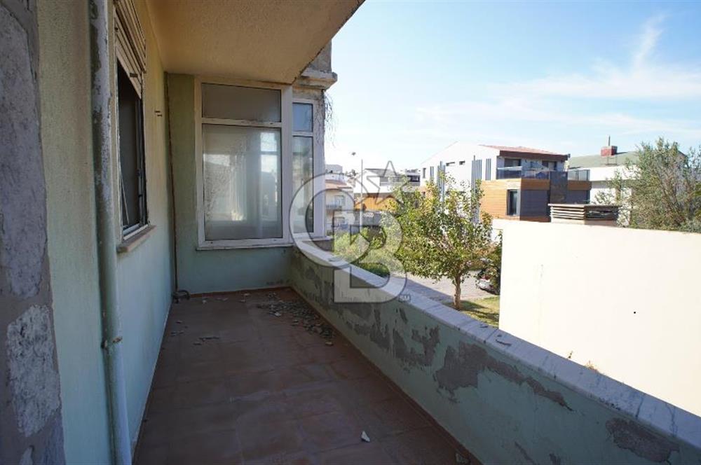 Güzelbahçe’de kiralık tripleks villa