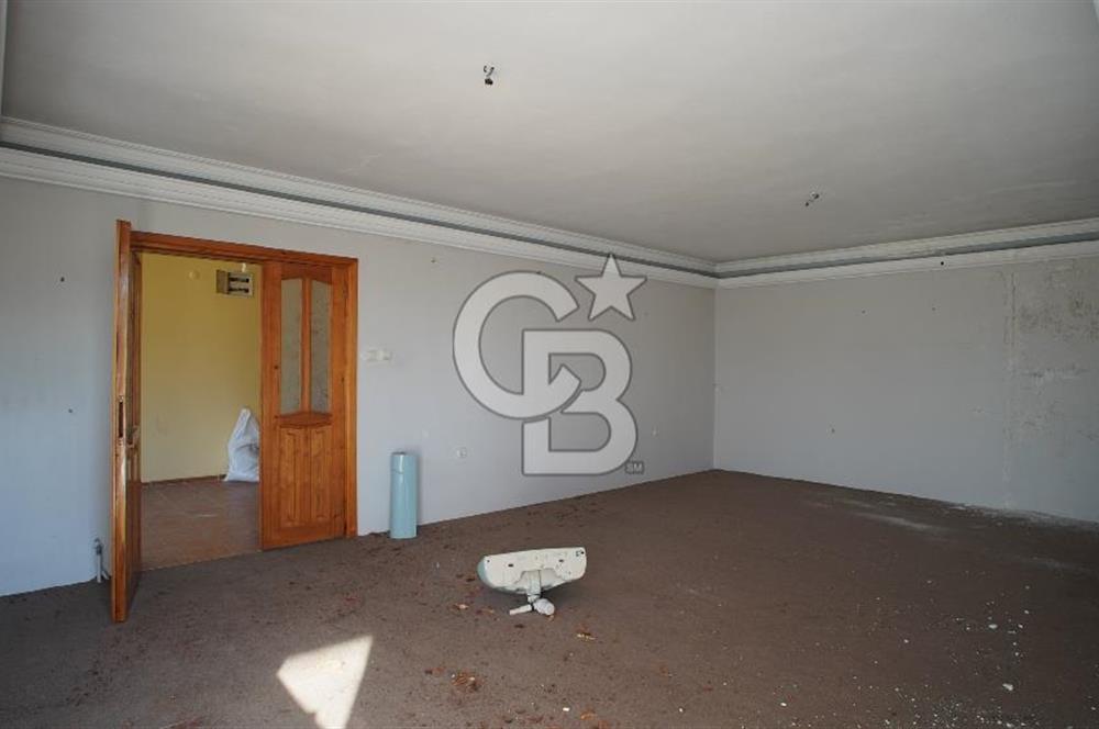 Güzelbahçe’de kiralık tripleks villa