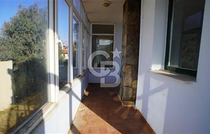 Güzelbahçe’de kiralık tripleks villa
