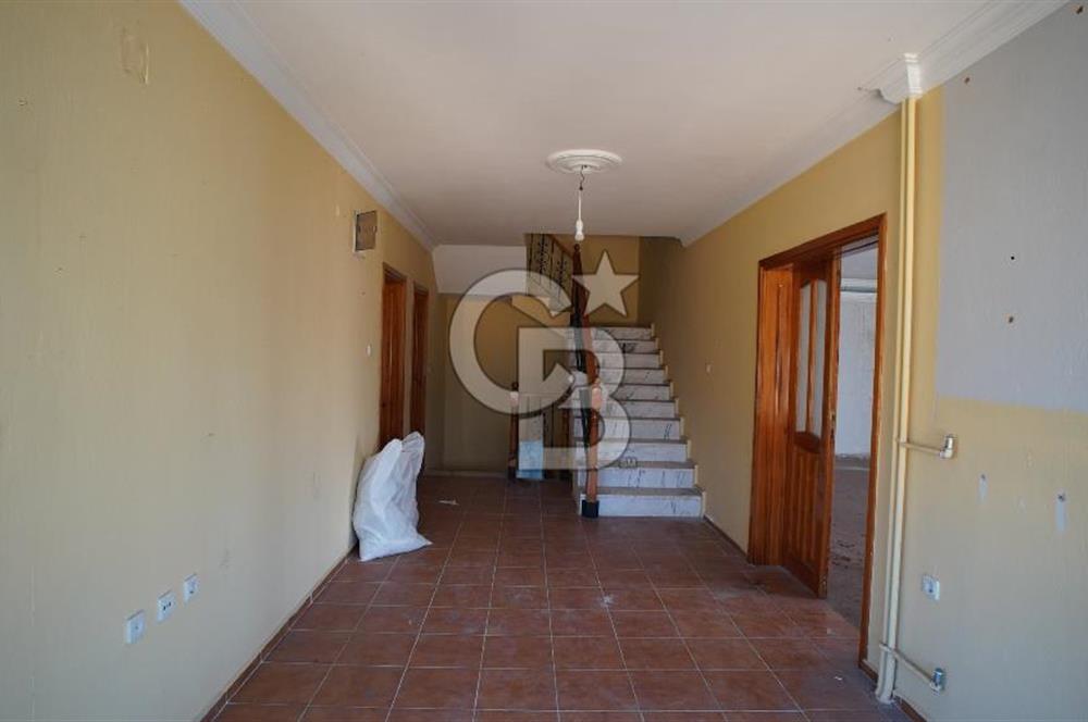 Güzelbahçe’de kiralık tripleks villa