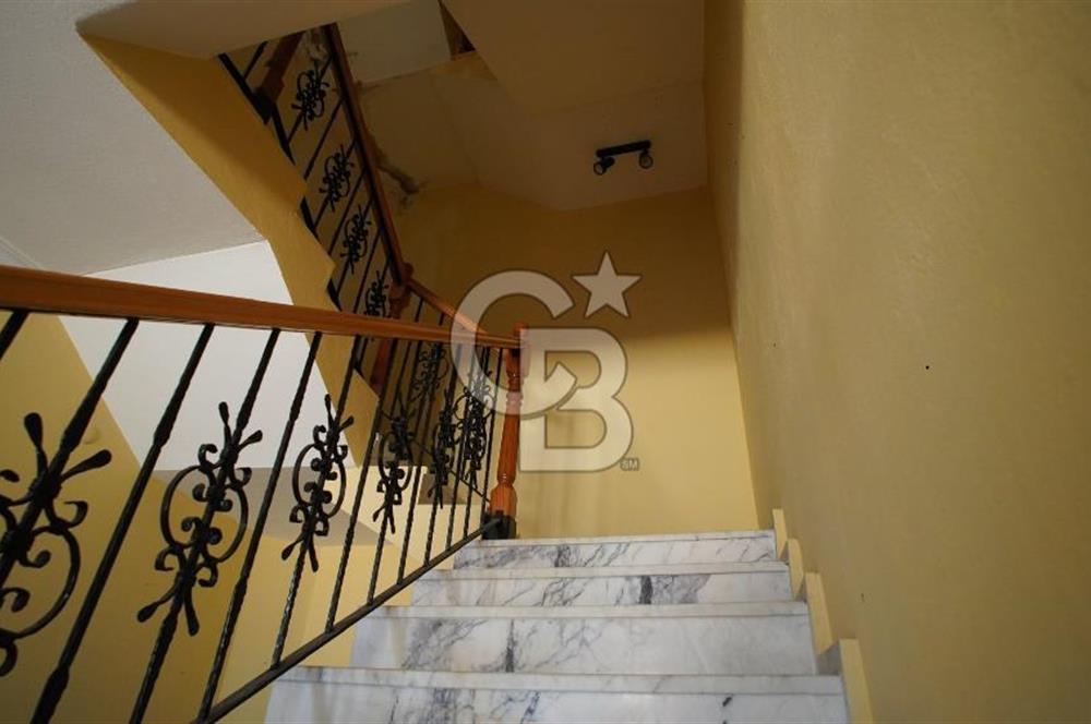 Güzelbahçe’de kiralık tripleks villa