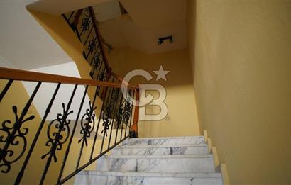 Güzelbahçe’de kiralık tripleks villa