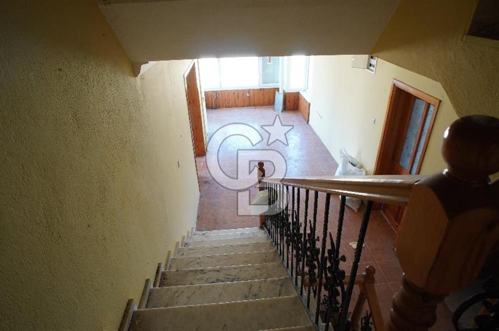Güzelbahçe’de kiralık tripleks villa