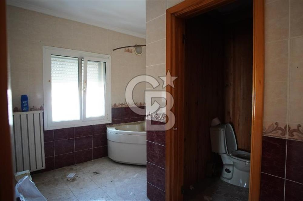 Güzelbahçe’de kiralık tripleks villa