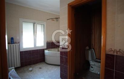 Güzelbahçe’de kiralık tripleks villa