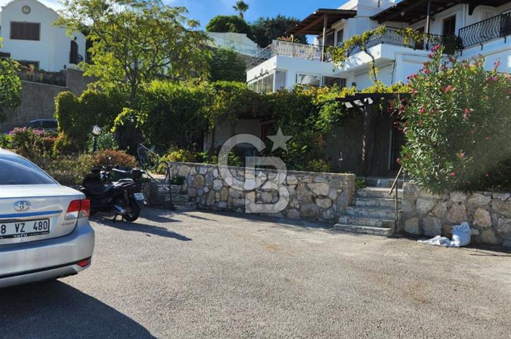 Bodrum Bitez Asarlık Mevkiinde Satılık 4+1 Deniz Manzaralı Tripleks Villa