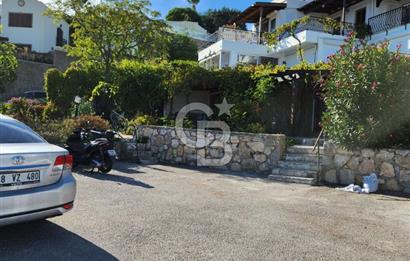 Bodrum Bitez Asarlık Mevkiinde Satılık 4+1 Deniz Manzaralı Tripleks Villa