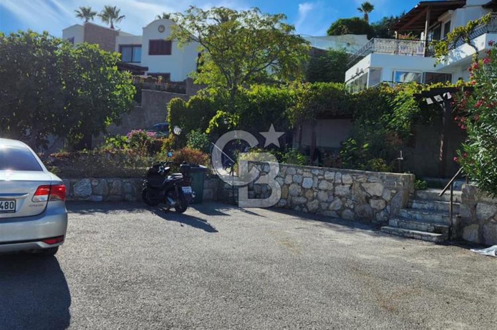 Bodrum Bitez Asarlık Mevkiinde Satılık 4+1 Deniz Manzaralı Tripleks Villa