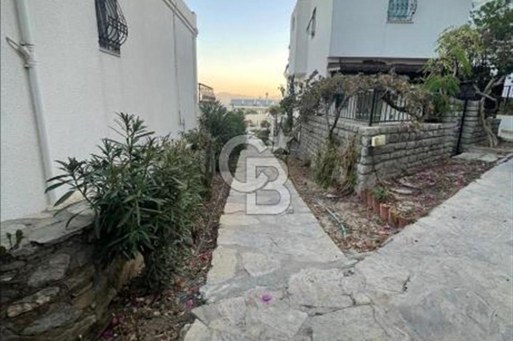 Bodrum Bitez Asarlık Mevkiinde Satılık 4+1 Deniz Manzaralı Tripleks Villa