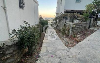 Bodrum Bitez Asarlık Mevkiinde Satılık 4+1 Deniz Manzaralı Tripleks Villa