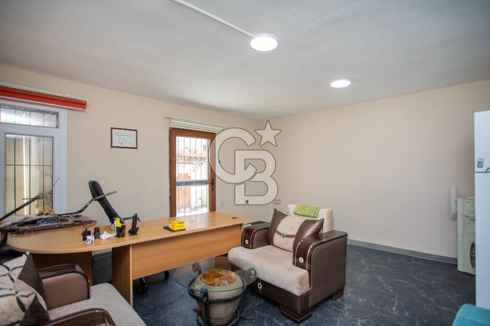 Eski Foça Çarşı İçerisinde Satılık Dükkan