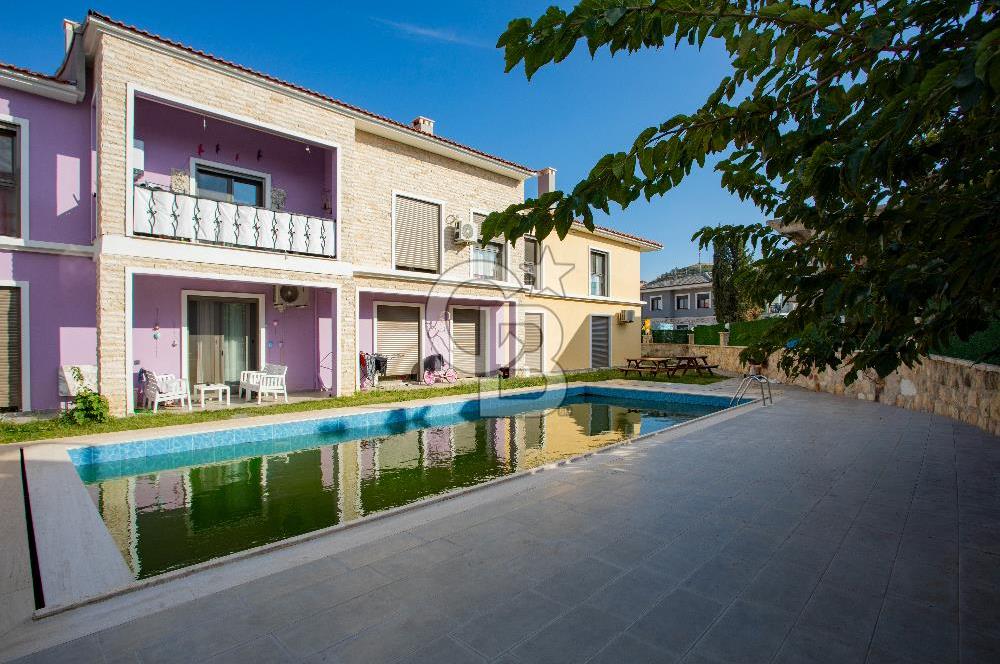 Foça Hacıveli Mah. Havuzlu Sitede Satılık 2+1 Daire