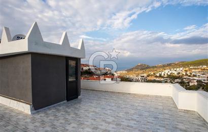 Yenifoça'da Eşyalı Satılık Müstakil 3+1 Havuzlu Tripleks