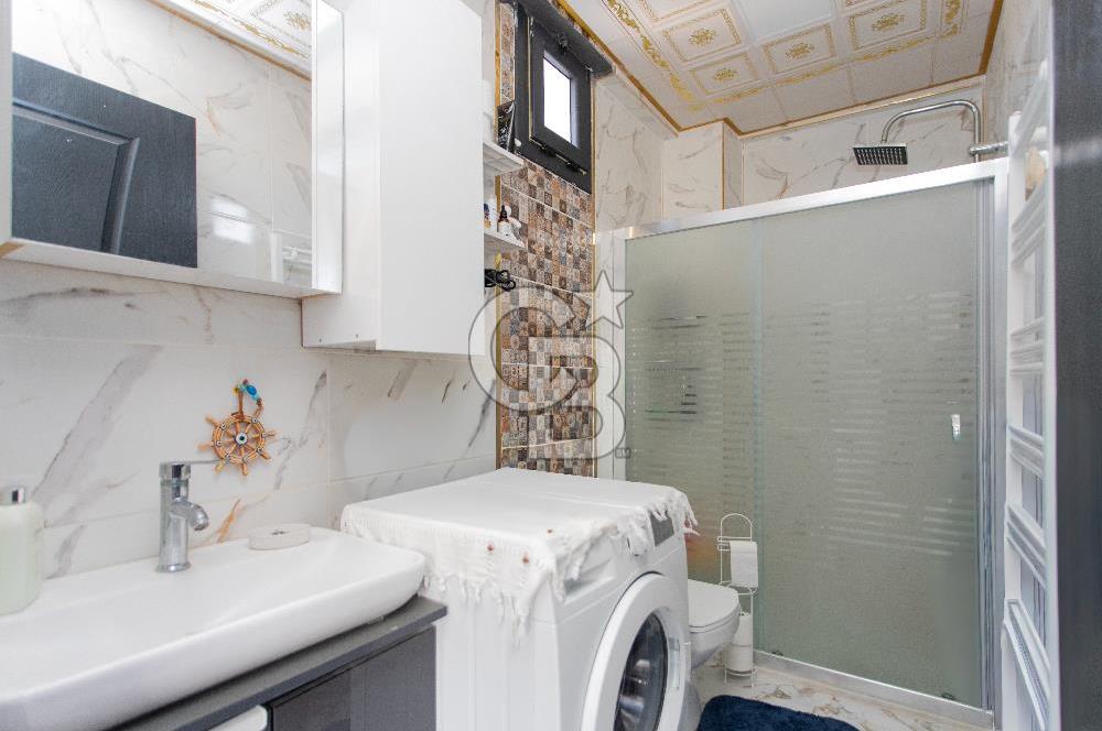 Yenifoça'da Eşyalı Satılık Müstakil 3+1 Havuzlu Tripleks