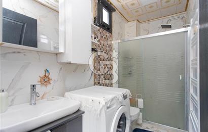 Yenifoça'da Eşyalı Satılık Müstakil 3+1 Havuzlu Tripleks