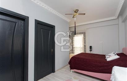 Yenifoça'da Eşyalı Satılık Müstakil 3+1 Havuzlu Tripleks