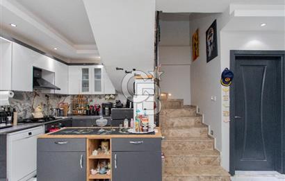 Yenifoça'da Eşyalı Satılık Müstakil 3+1 Havuzlu Tripleks