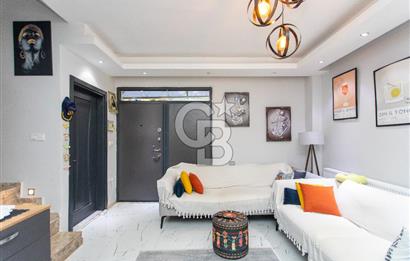 Yenifoça'da Eşyalı Satılık Müstakil 3+1 Havuzlu Tripleks