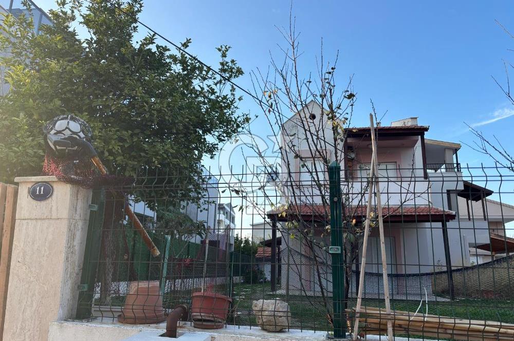 Güvendik'te Denize Yakın Satılık Villa