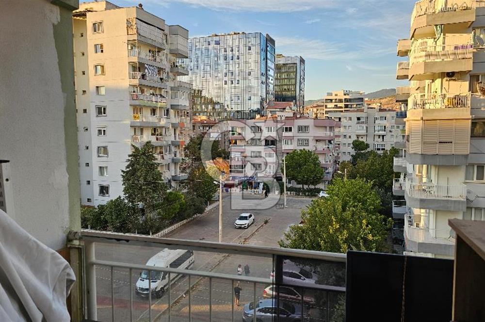 Bayraklı Soğukkuyu Kapalı Mutfak Çift Cephe 3+1 Satılık Daire