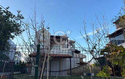 Güvendik'te Denize Yakın Satılık Villa