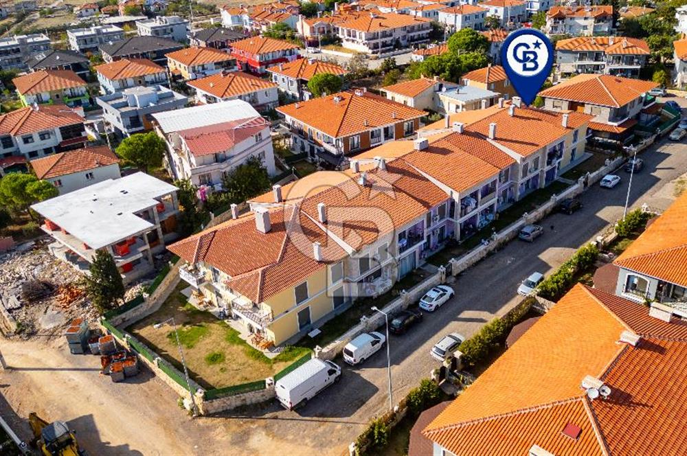 Foça Hacıveli Mah. Havuzlu Sitede Satılık 2+1 Daire