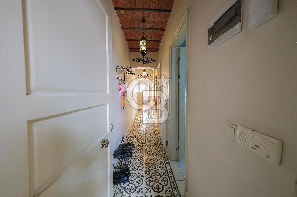 Galata Kamondo'da Yenilenmiş Eşyalı 2+1 Satılık Daire
