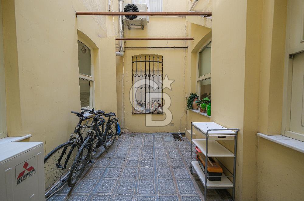 Galata Kamondo'da Yenilenmiş Eşyalı 2+1 Satılık Daire