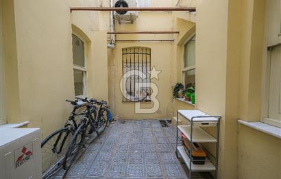 Galata Kamondo'da Yenilenmiş Eşyalı 2+1 Satılık Daire