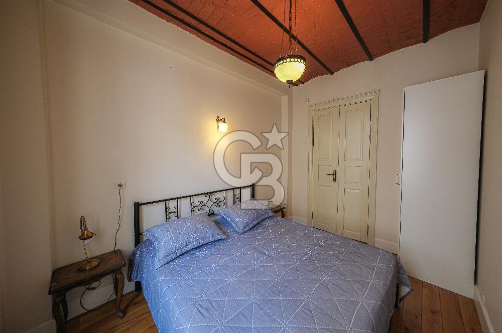 Galata Kamondo'da Yenilenmiş Eşyalı 2+1 Satılık Daire