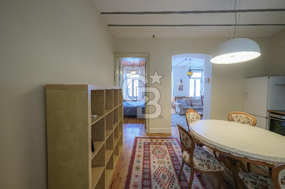 Galata Kamondo'da Yenilenmiş Eşyalı 2+1 Satılık Daire