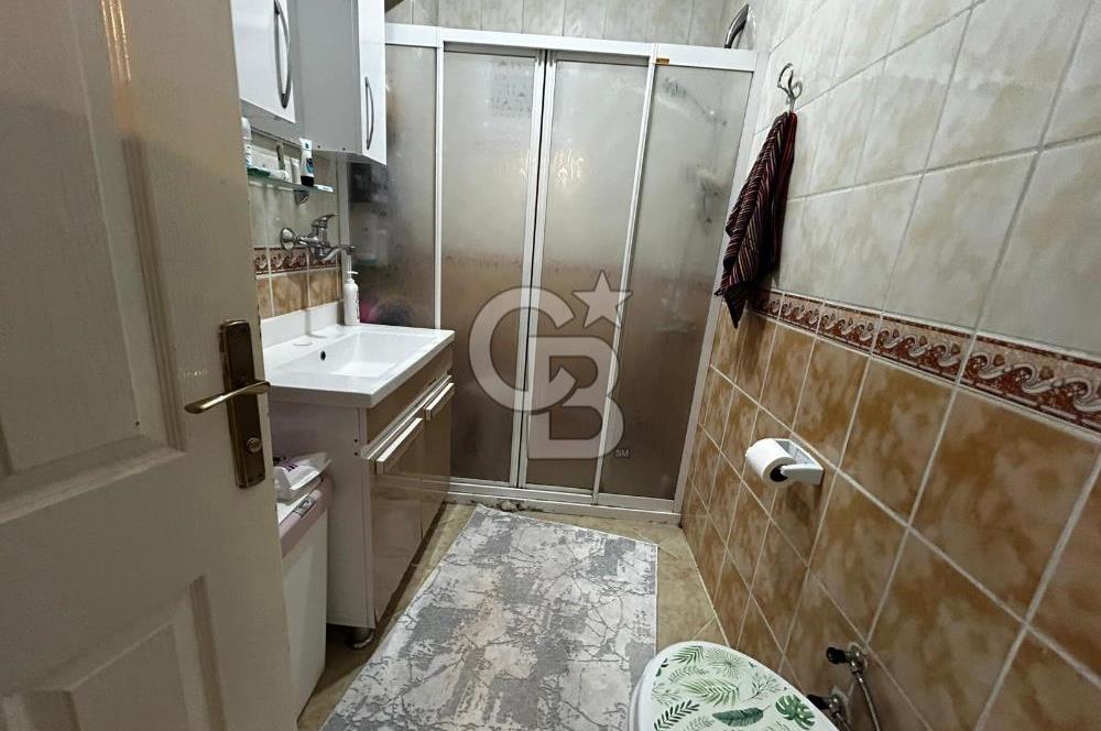 Coldwell Banker Jovenden Elvankent Topçu'da tren durağına yakın 2+1