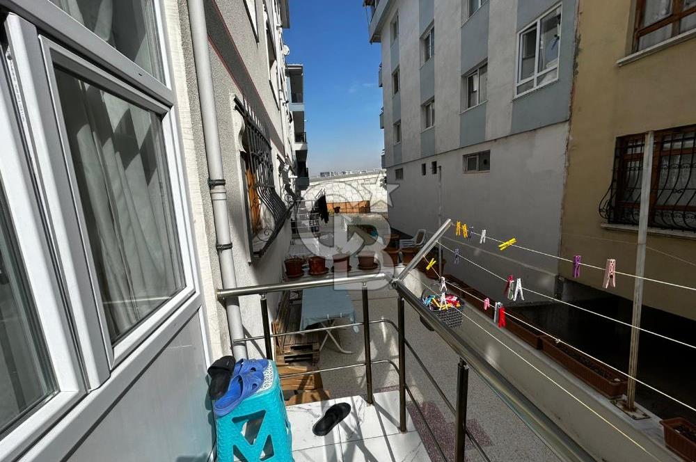 Coldwell Banker Jovenden Elvankent Topçu'da tren durağına yakın 2+1