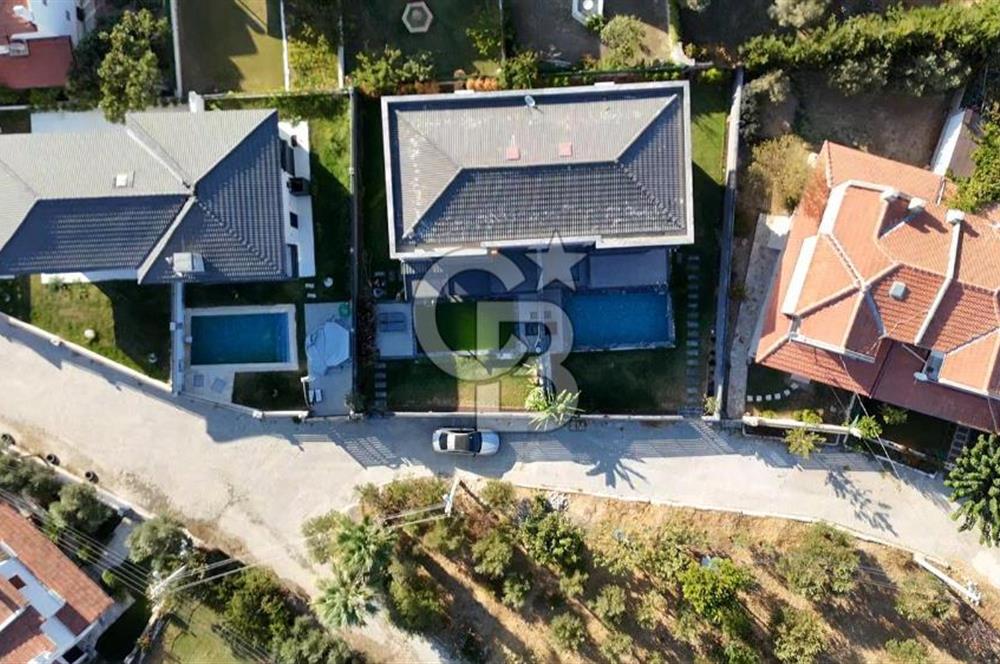 Çeşme Şifne'de Havuzlu Muhteşem Konumda Satılık 4+1 Villa