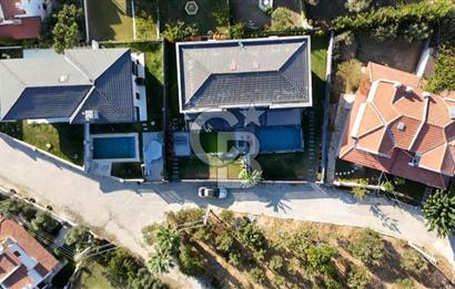 Çeşme Şifne'de Havuzlu Muhteşem Konumda Satılık 4+1 Villa