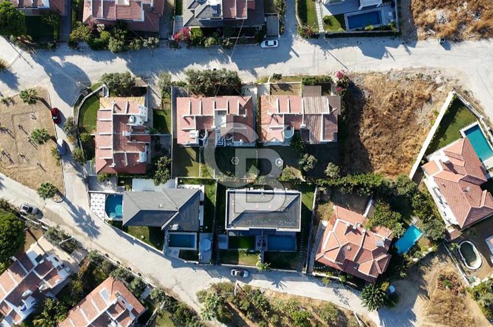Çeşme Şifne'de Havuzlu Muhteşem Konumda Satılık 4+1 Villa