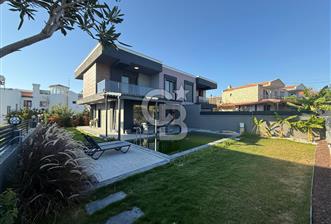 Çeşme Şifne'de Havuzlu Muhteşem Konumda Satılık 4+1 Villa