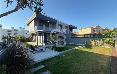 Çeşme Şifne'de Havuzlu Muhteşem Konumda Satılık 4+1 Villa