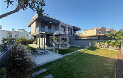 Çeşme Şifne'de Havuzlu Muhteşem Konumda Satılık 4+1 Villa