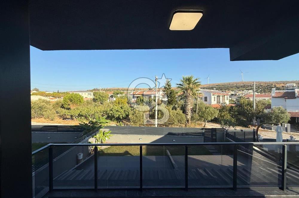 Çeşme Şifne'de Havuzlu Muhteşem Konumda Satılık 4+1 Villa