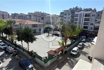 KARŞIYAKA BOSTANLIDA TAM MERKEZDE 2+1 ARAKAT 80 M2 ÖNÜ AÇIK DAİRE