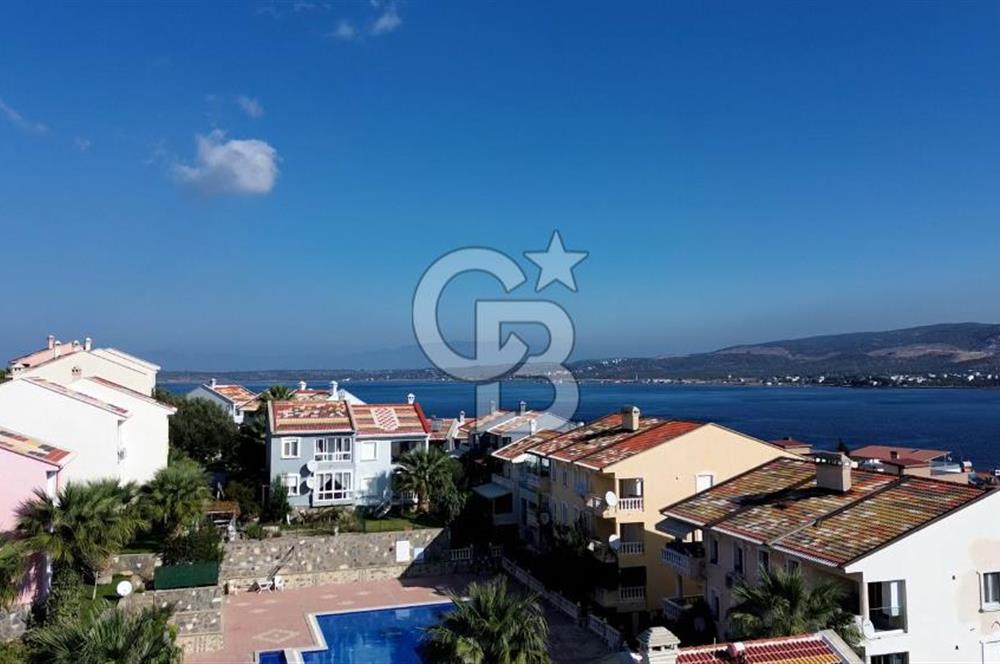 ALİAĞA ŞAKRANDA SİTE İÇERİSİNDE SATILIK HAVUZLU VİLLA
