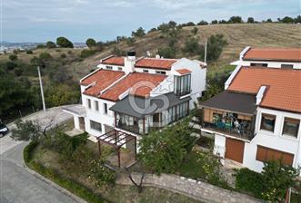 ÇANAKKALE MERKEZ PANAROMA SİTESİ YENİLENMİŞ LÜKS SATILIK VİLLA