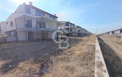 TEMELLİDE 4+1  SATILIK VİLLA