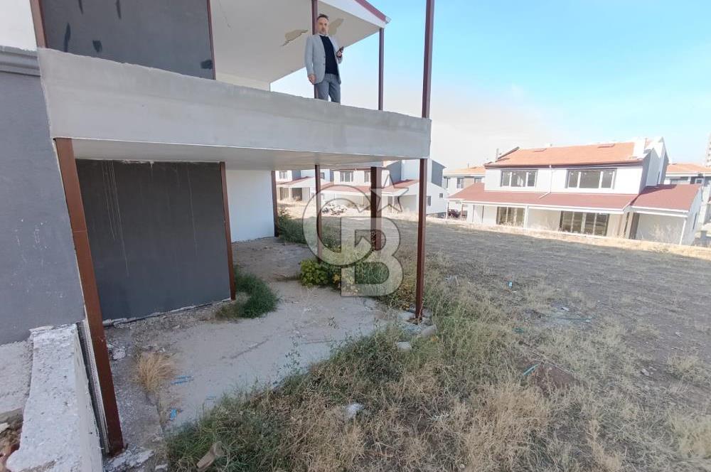 TEMELLİDE 4+1  SATILIK VİLLA