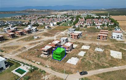 GÖMEÇ SAHİLDE SİTE İÇİNDE NATAMAM 3+1 VİLLA