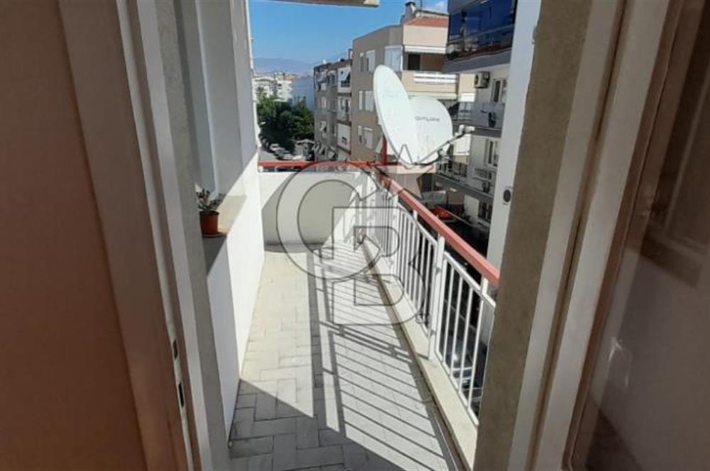 KARŞIYAKA BOSTANLIDA TAM MERKEZDE 2+1 ARAKAT 80 M2 ÖNÜ AÇIK DAİRE