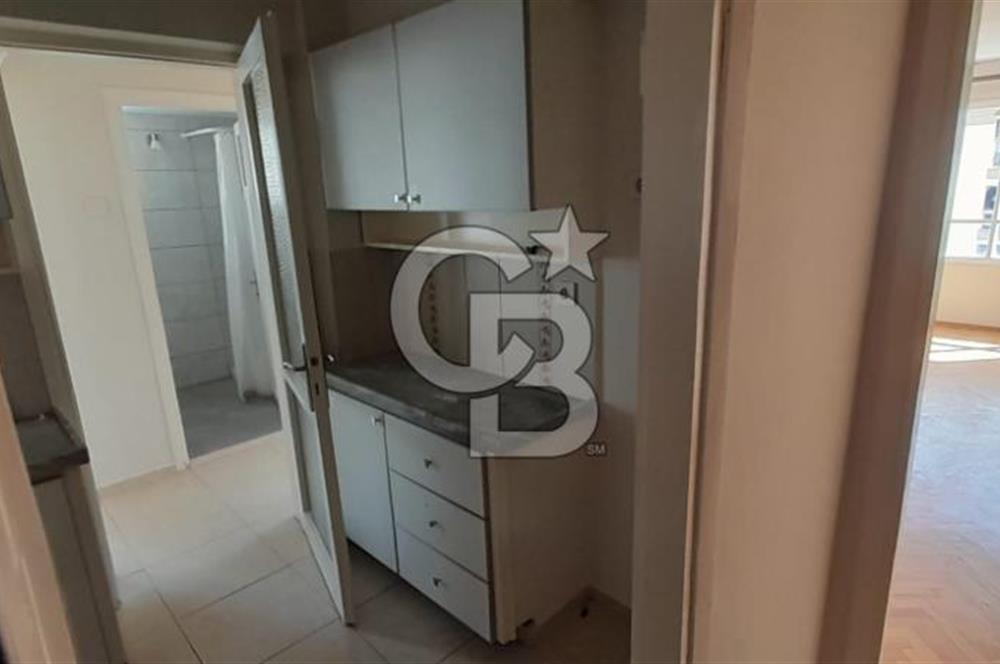 KARŞIYAKA BOSTANLIDA TAM MERKEZDE 2+1 ARAKAT 80 M2 ÖNÜ AÇIK DAİRE