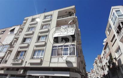 KARŞIYAKA BOSTANLIDA TAM MERKEZDE 2+1 ARAKAT 80 M2 ÖNÜ AÇIK DAİRE